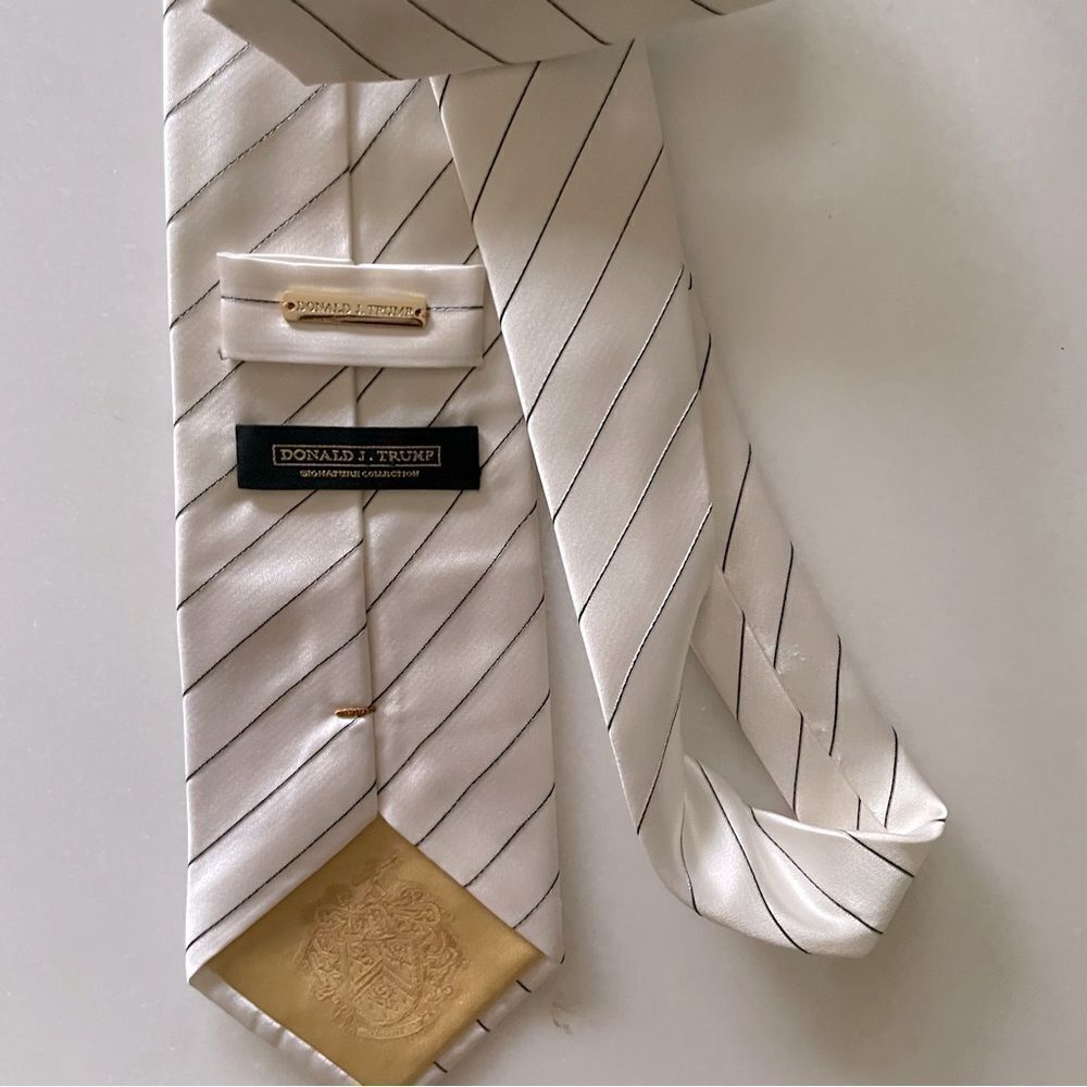Donald J. Trump Signature Collection 100% Silk Tie- Ivory stripe